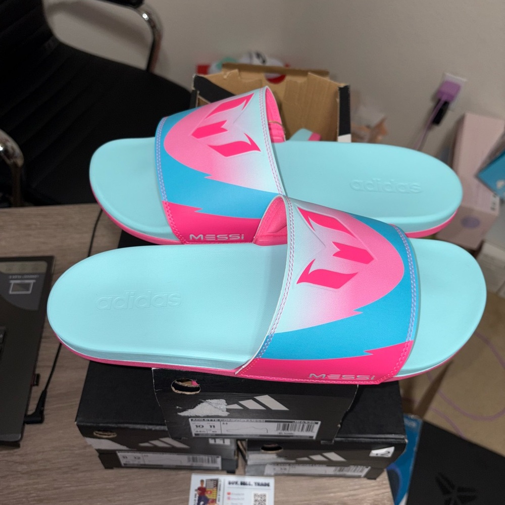 Size 12 mens - Adidas Adilette Comfort Messi  Slides Sportswear
